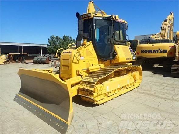 Komatsu D51EXi-24 Гусеничні бульдозери