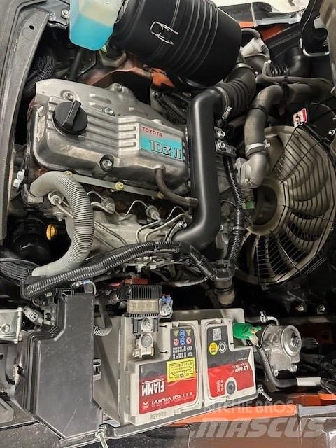 Toyota 02-8 FDF 30 Дизельні навантажувачі