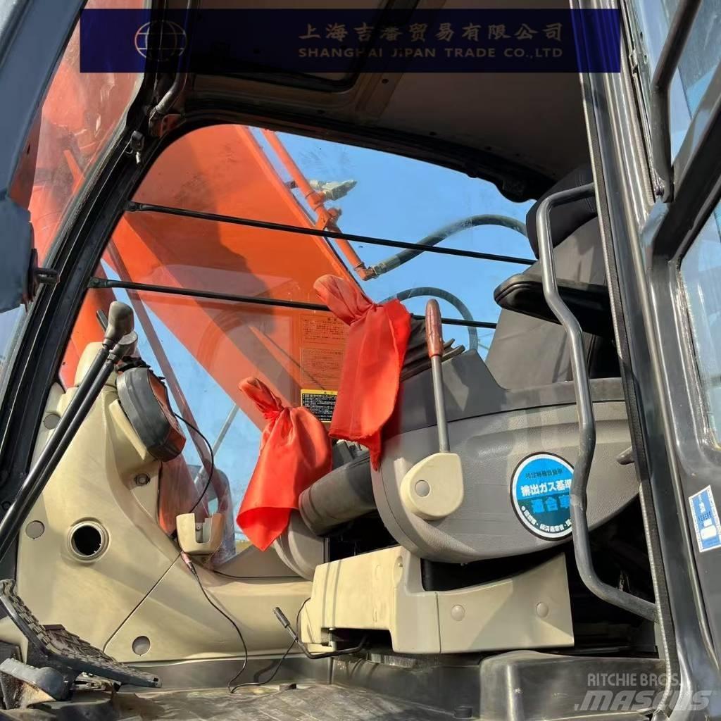 Hitachi ZX 240 Гусеничні екскаватори