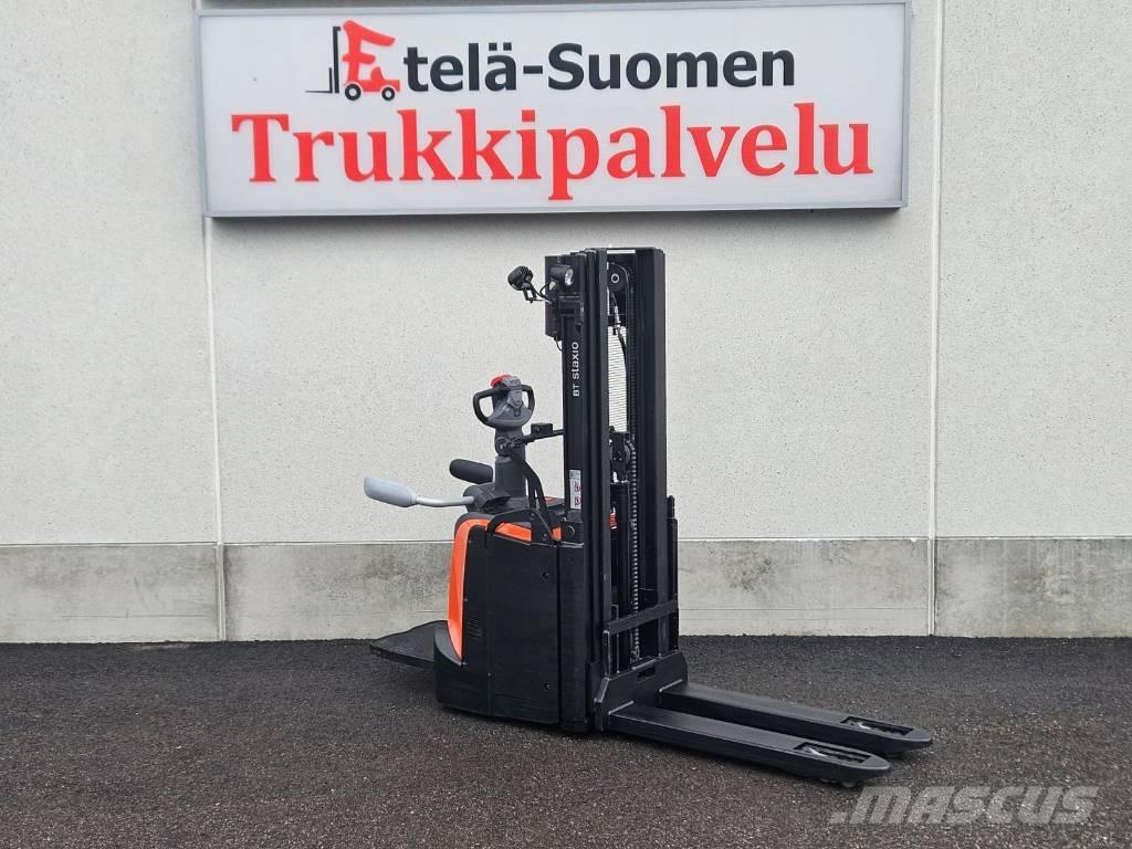 Toyota SPE120 L Самохідні електроштабелери