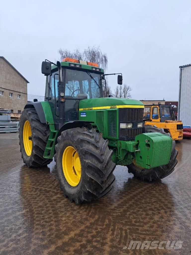 John Deere 7710 Трактори