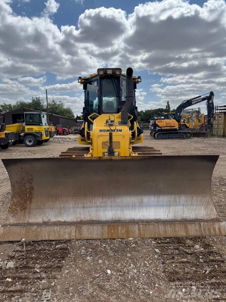 Komatsu D51PX-24 Гусеничні бульдозери