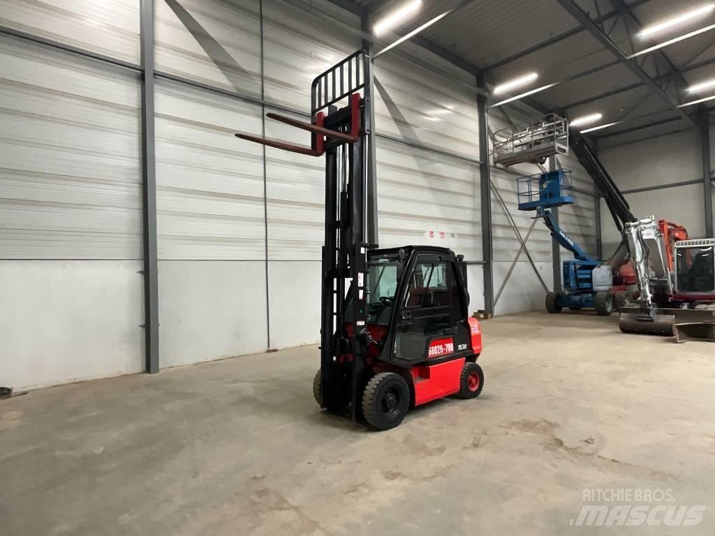 Nissan U1 D2 A 25 LQ Газові навантажувачі