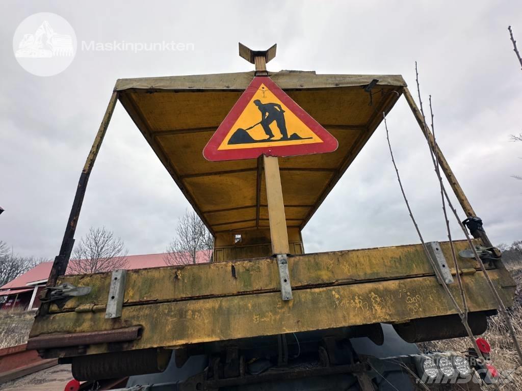 Mercedes-Benz 1117 L Вантажівки з гаковим підйомом