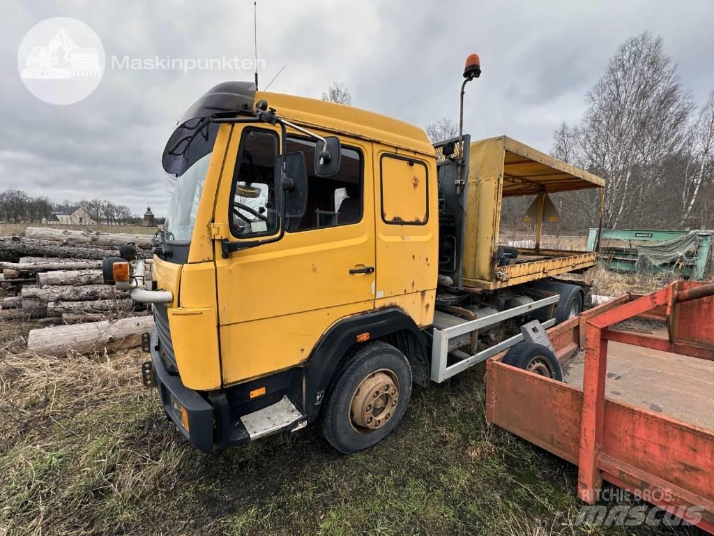 Mercedes-Benz 1117 L Вантажівки з гаковим підйомом