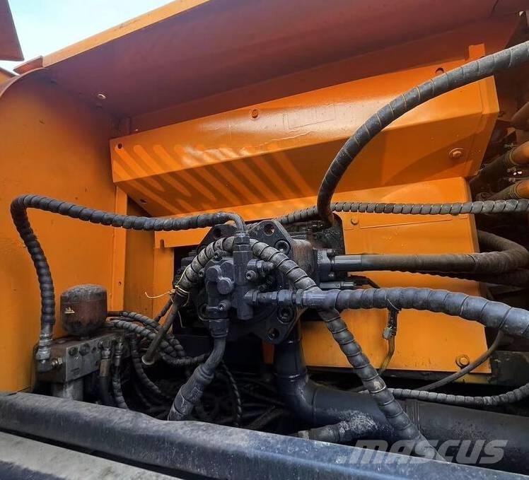 Hyundai R330LC-9T Гусеничні екскаватори