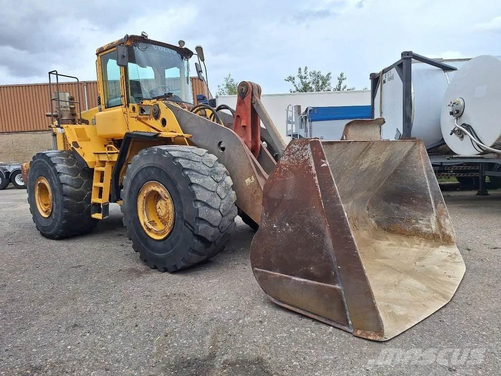Volvo L220D Фронтальні навантажувачі
