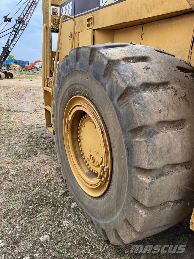 CAT 988F Фронтальні навантажувачі