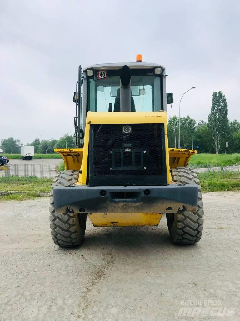 New Holland W 110 B Фронтальні навантажувачі
