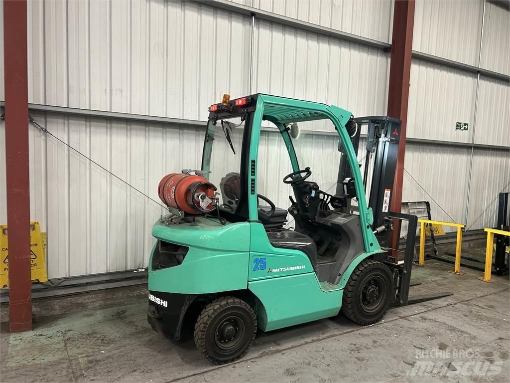 Mitsubishi FG25N Газові навантажувачі