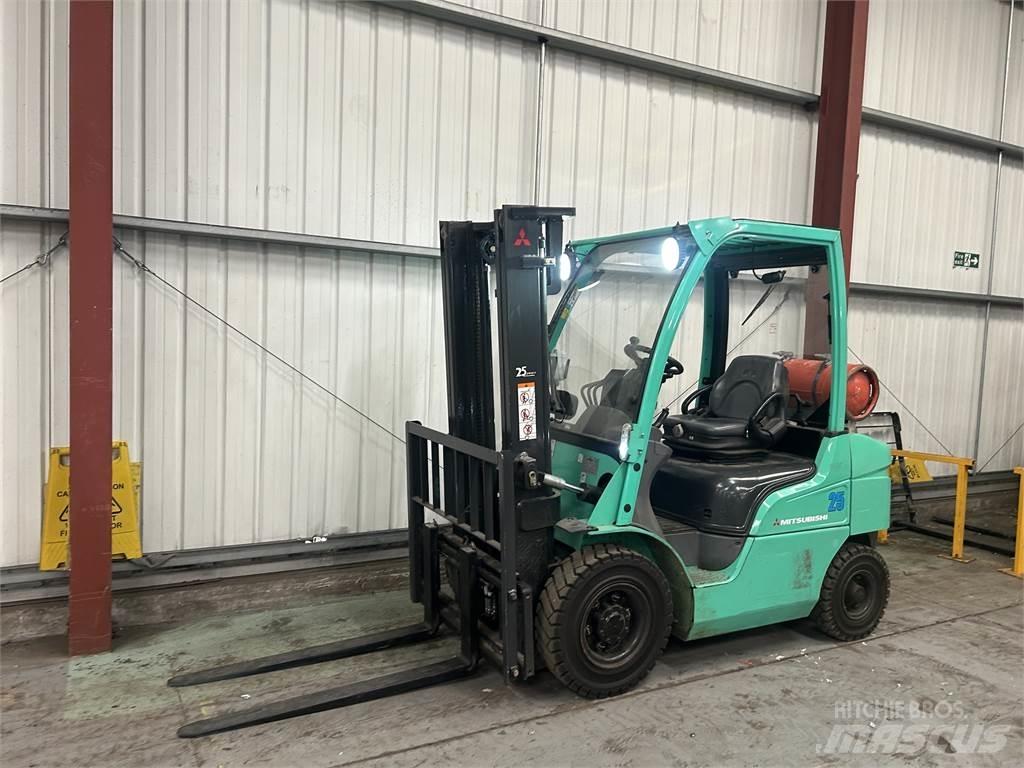 Mitsubishi FG25N Газові навантажувачі