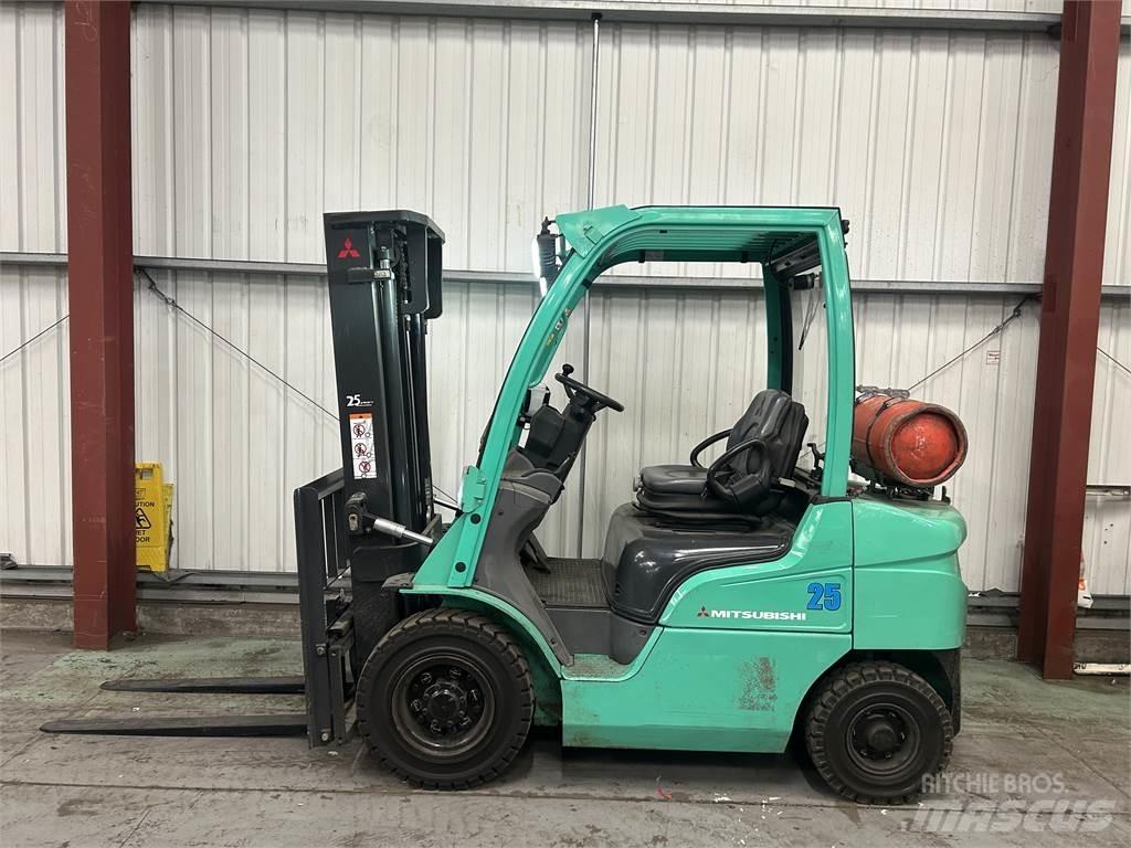 Mitsubishi FG25N Газові навантажувачі