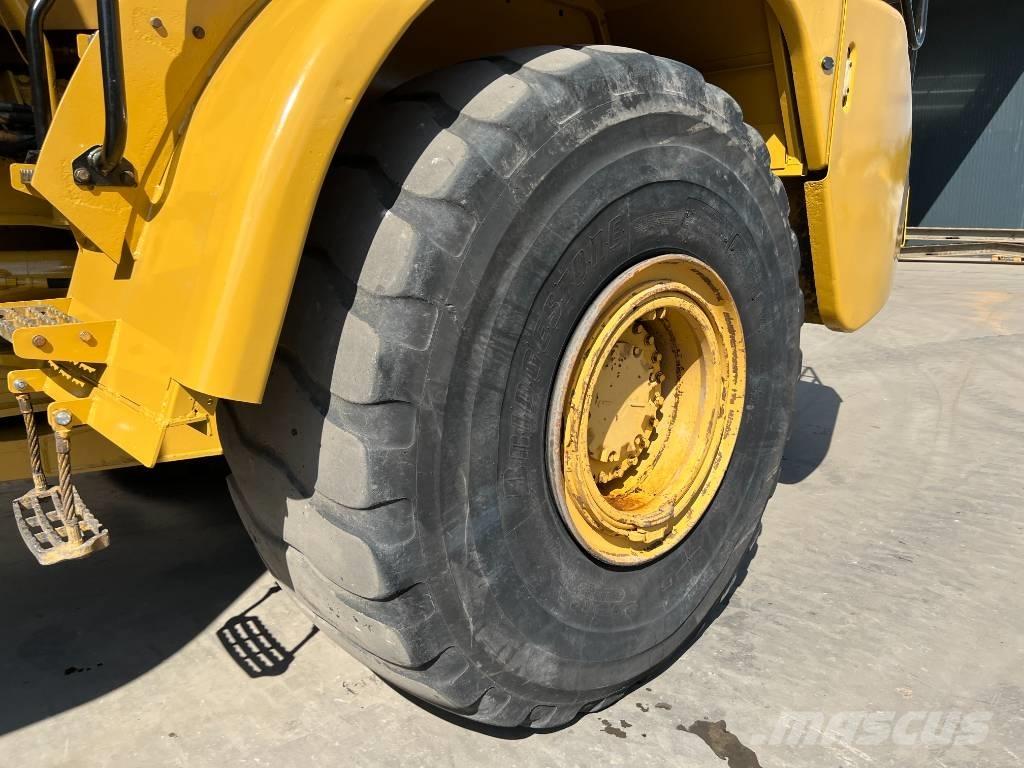 CAT 740 Water Truck Поливальні машини