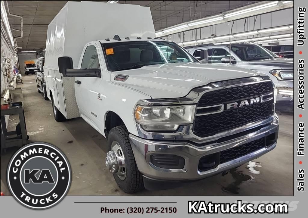RAM 3500 TRADESMAN Пікапи / Бічне розвантаження