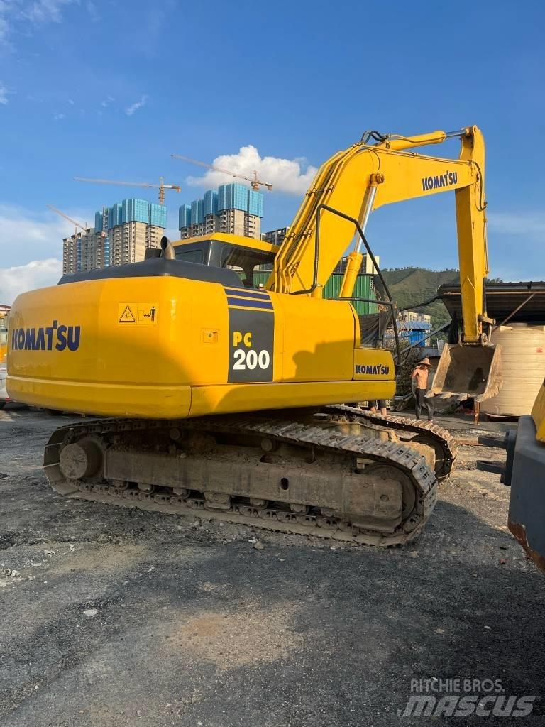Komatsu PC 200-7 Гусеничні екскаватори