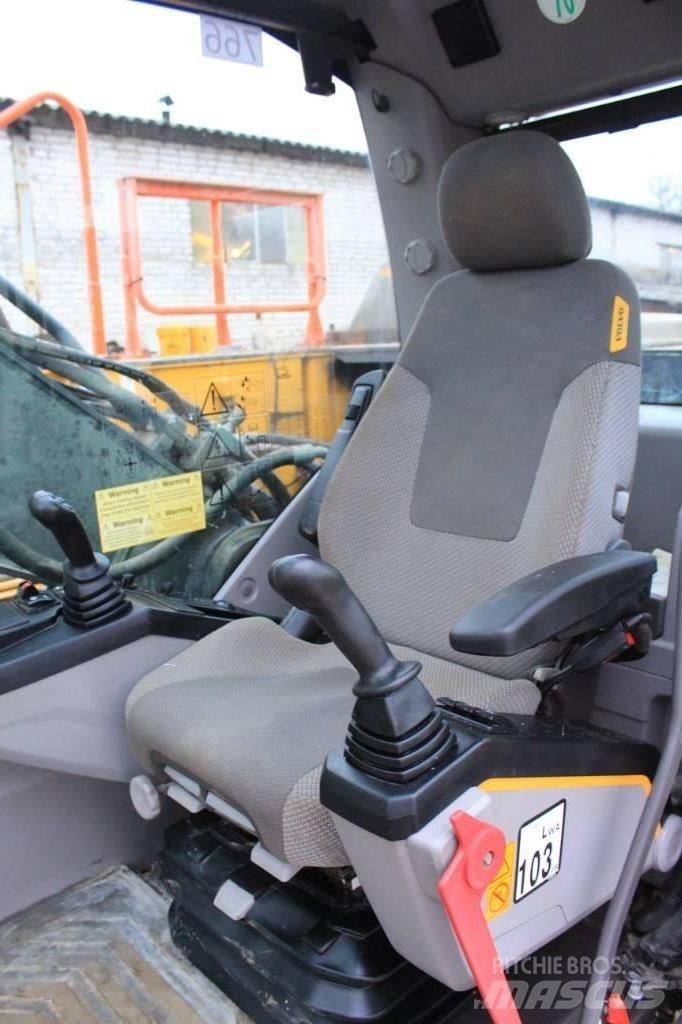 Volvo EC 220 E Гусеничні екскаватори