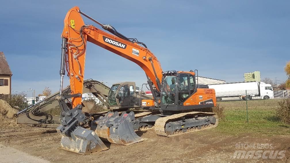 Doosan DX 225 Гусеничні екскаватори
