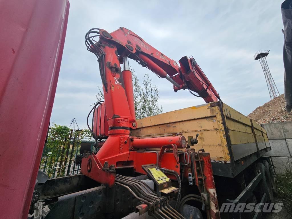 Scania P 94 FASSI Фургони