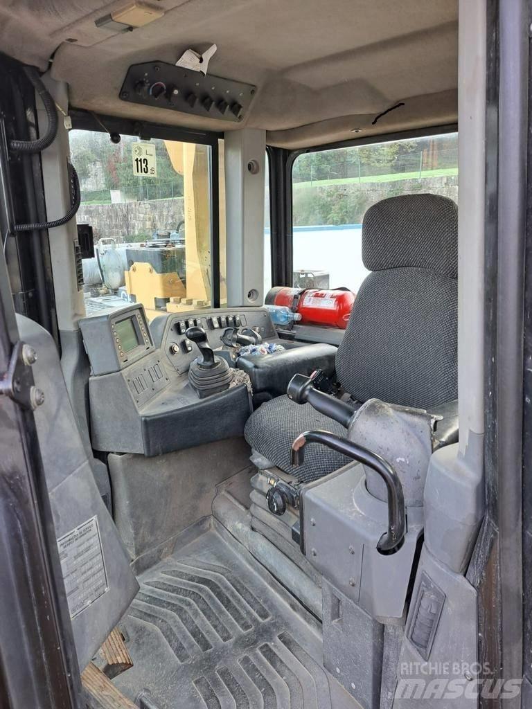 CAT D 8 T Гусеничні бульдозери