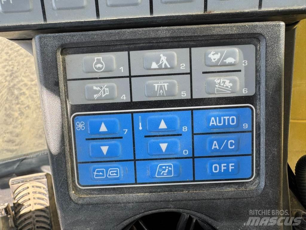Komatsu PW180-11 Колісні екскаватори