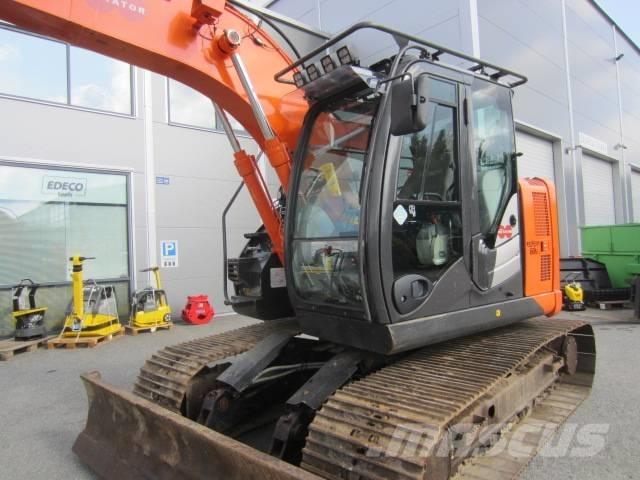 Hitachi ZX 135 Гусеничні екскаватори