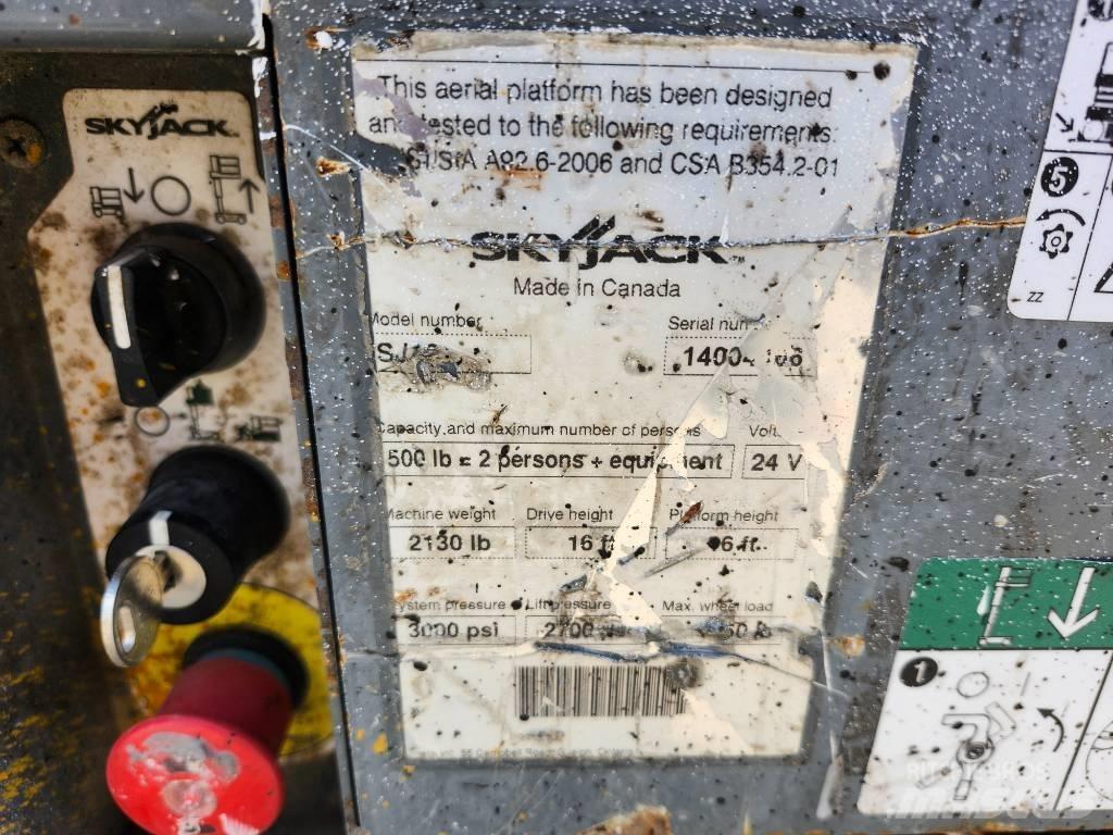 SkyJack SJ 16 Вертикальні щоглові підйомники