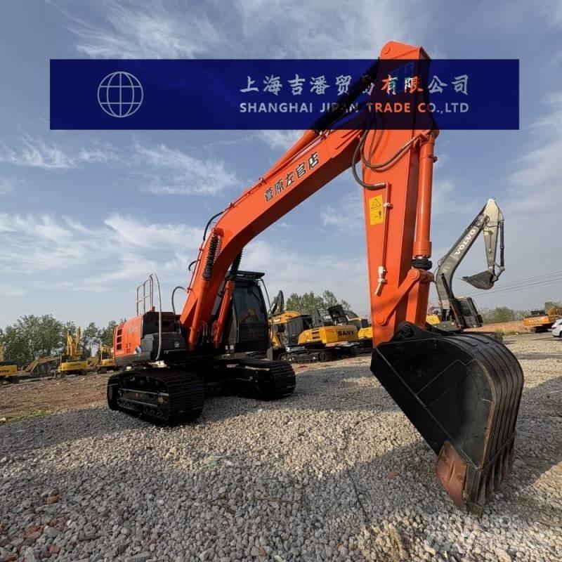 Hitachi ZX 200 Гусеничні екскаватори