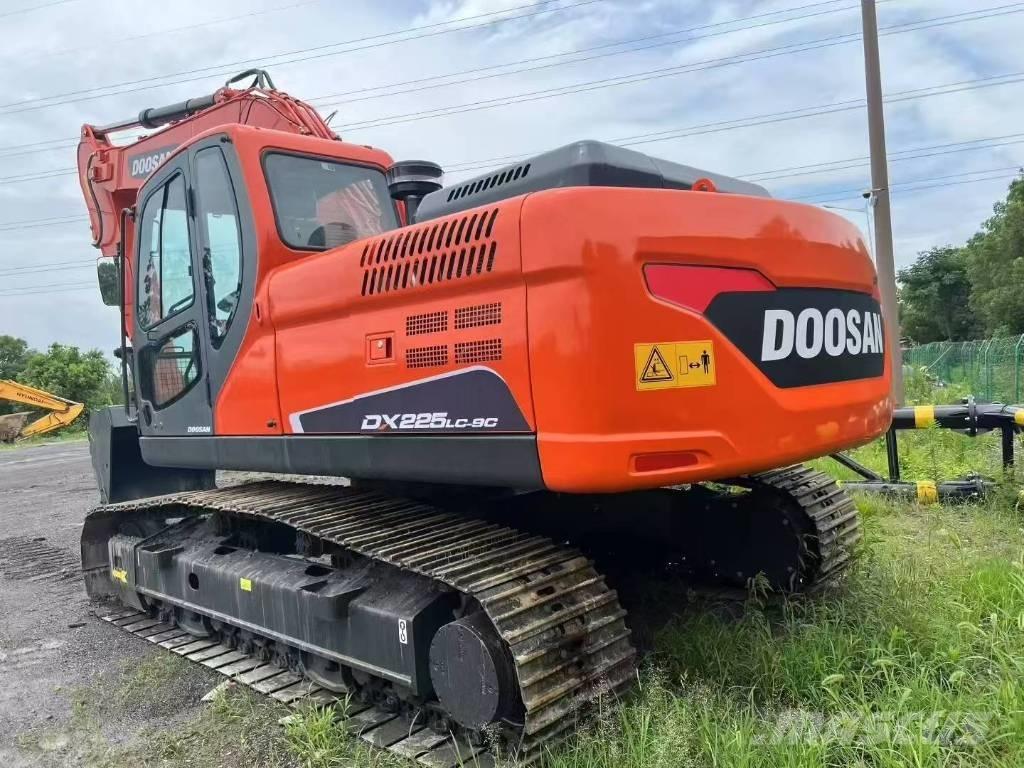 Doosan DX 225LC-9C Гусеничні екскаватори