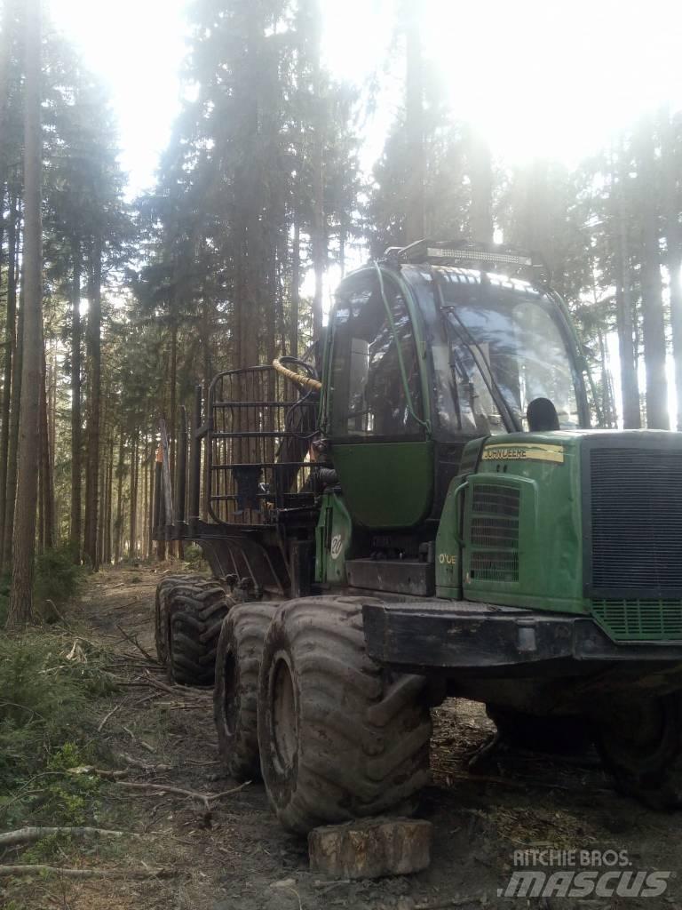 John Deere 1010 E Форвардери
