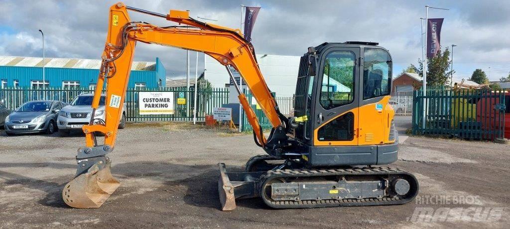 Develon Excavator Гусеничні екскаватори