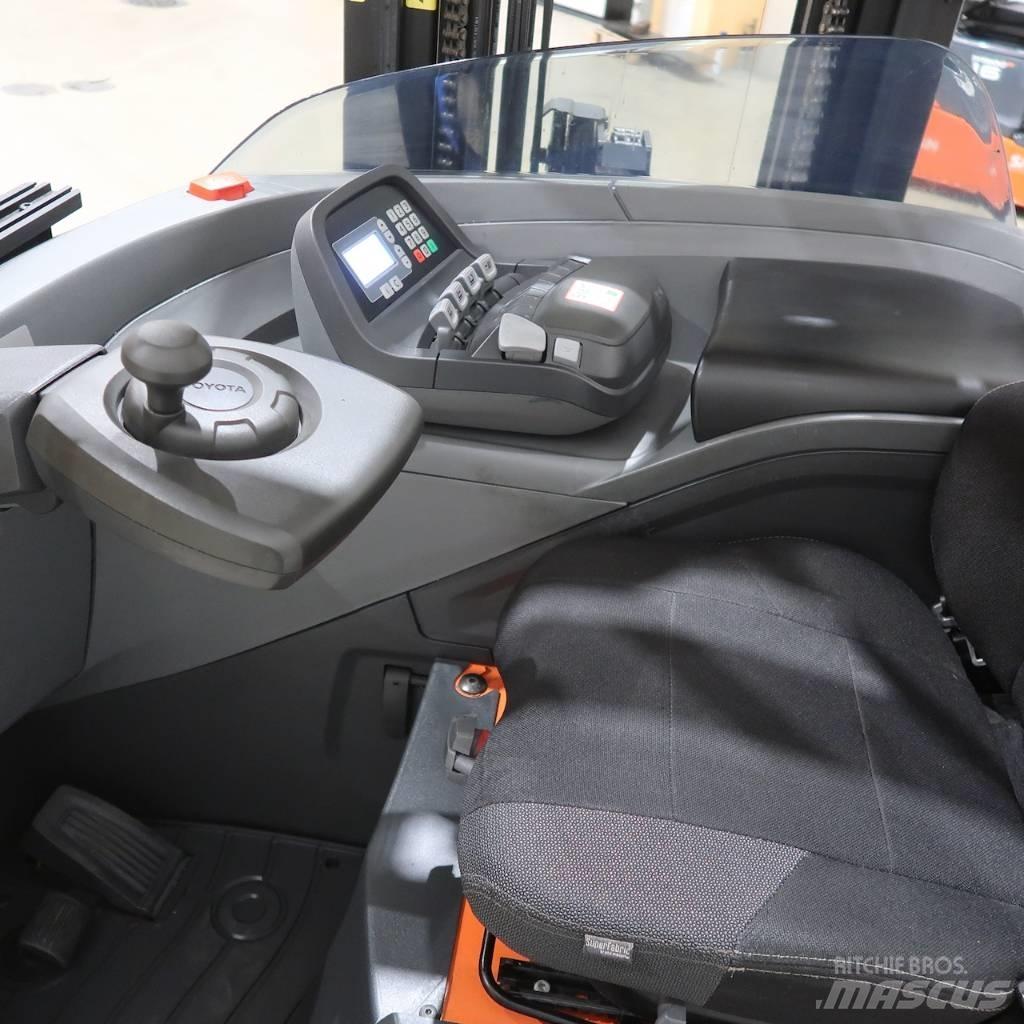 Toyota RRE160HR Річ-трак із високим підйомом