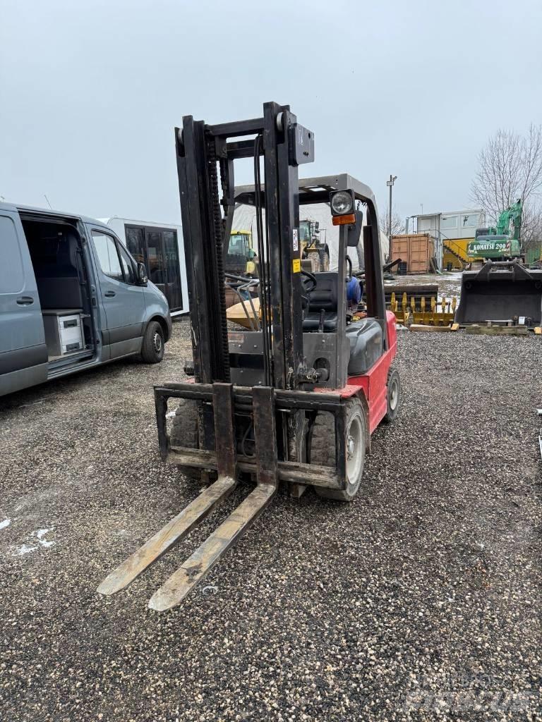 Manitou CG 30 P Газові навантажувачі
