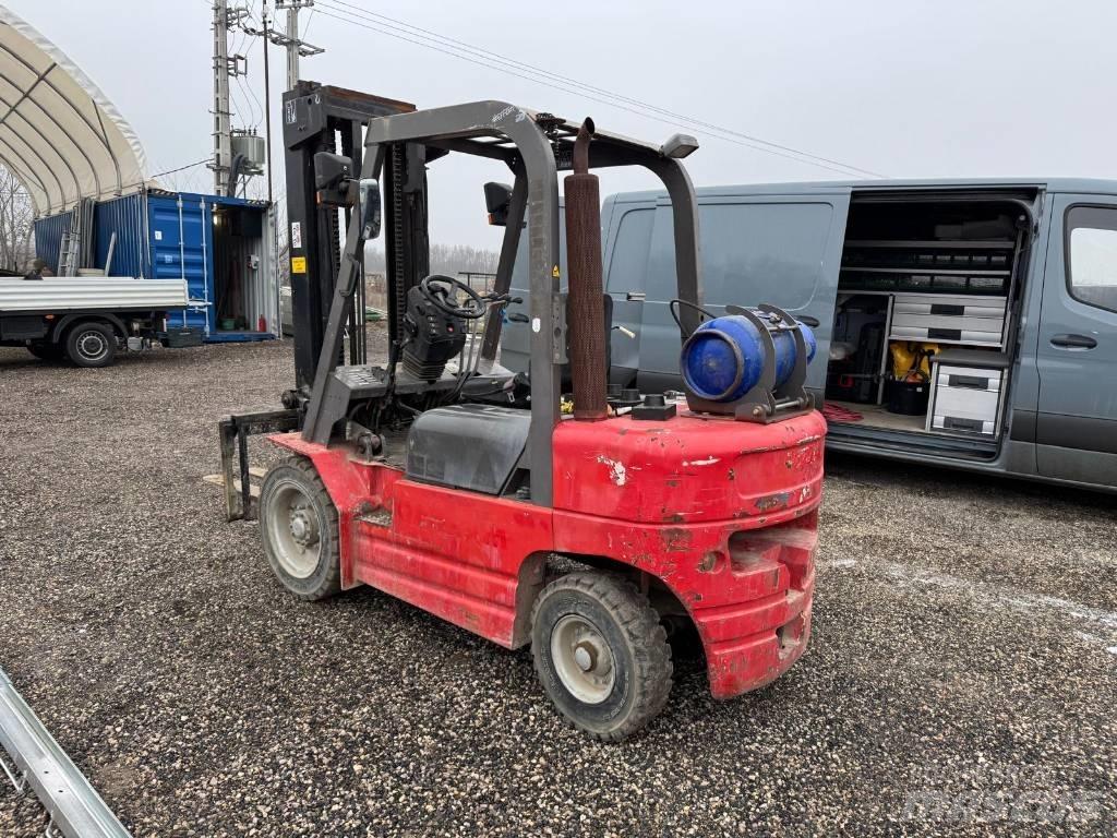 Manitou CG 30 P Газові навантажувачі