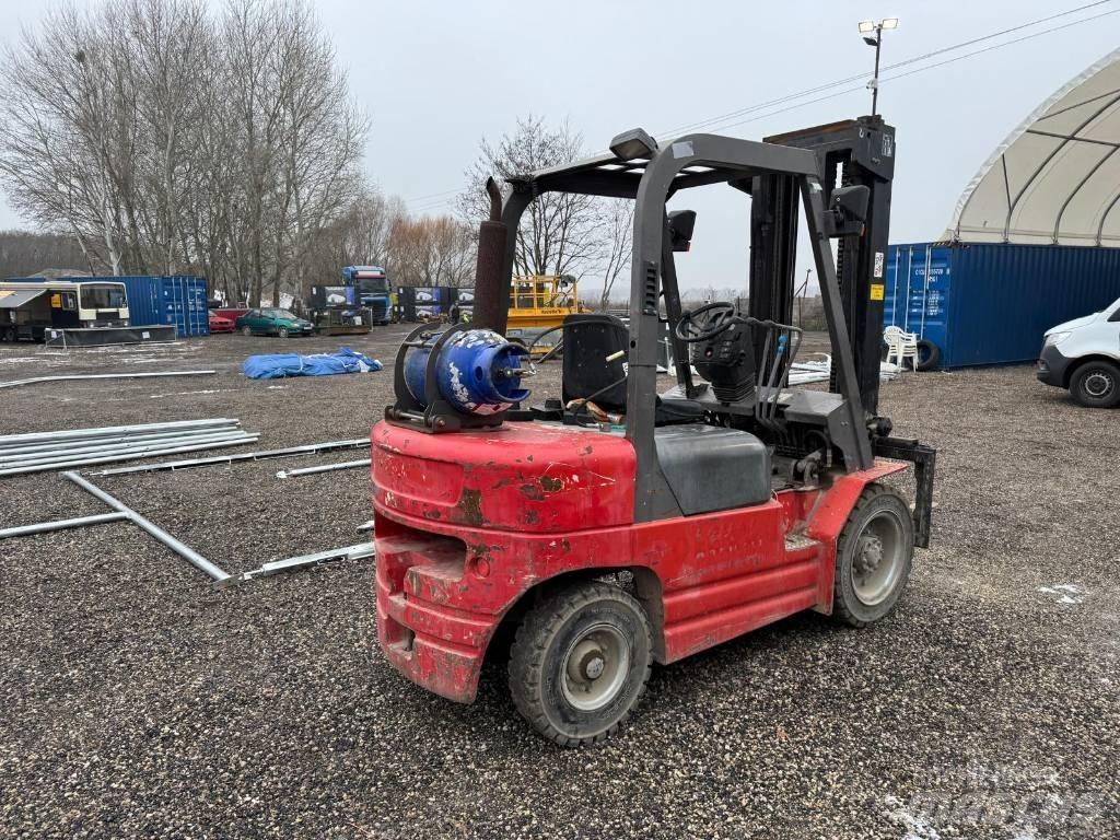 Manitou CG 30 P Газові навантажувачі