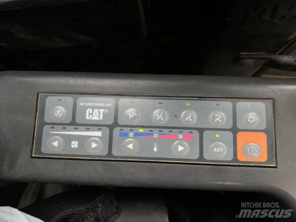 CAT 321D LCR Гусеничні екскаватори