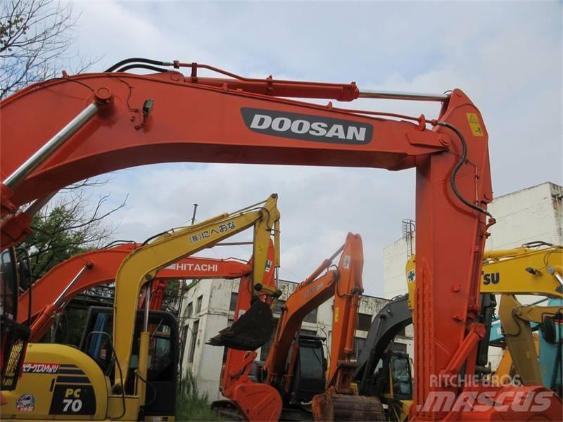 Doosan DX 300 LC Гусеничні екскаватори