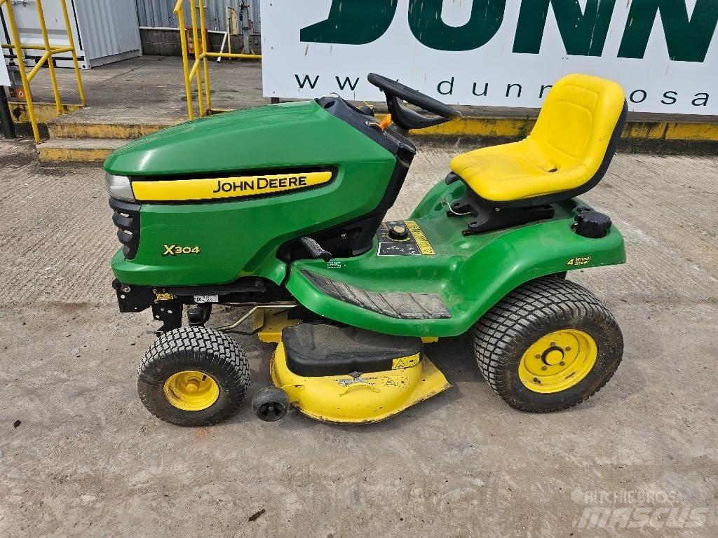 John Deere X 304 Самохідні газонокосарки