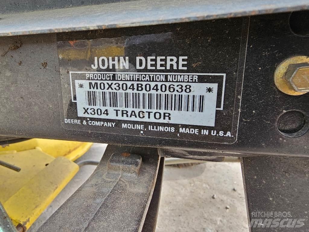 John Deere X 304 Самохідні газонокосарки