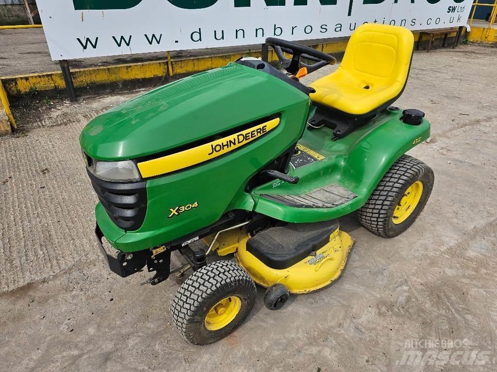 John Deere X 304 Самохідні газонокосарки