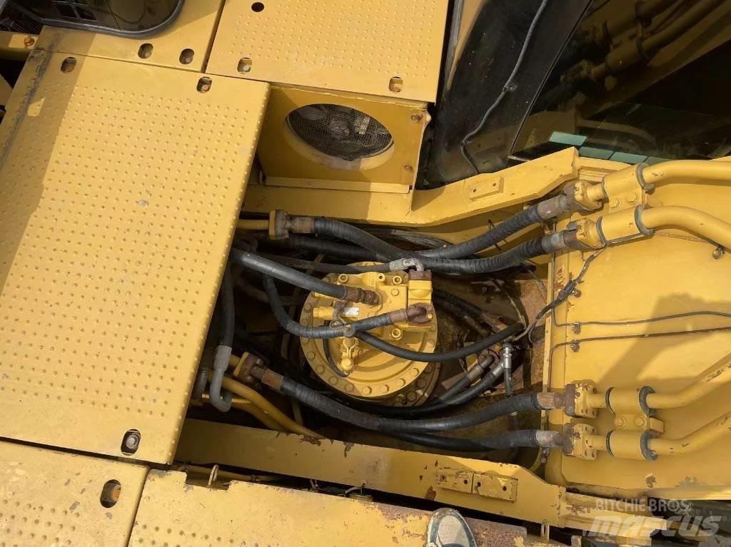 CAT 330 D Гусеничні екскаватори