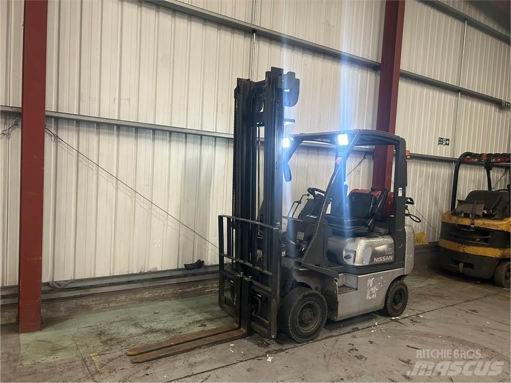Nissan P1D1A18LQ Газові навантажувачі