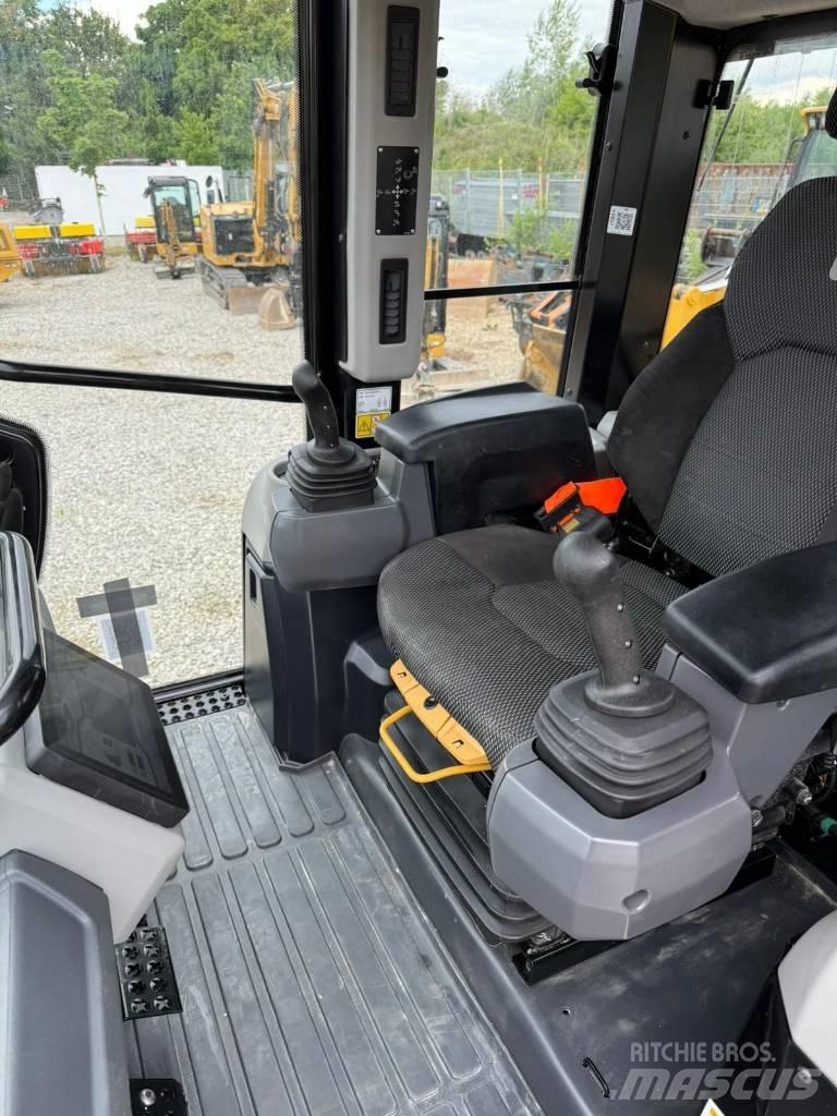 CAT 953 - 12 Гусеничні вантажники