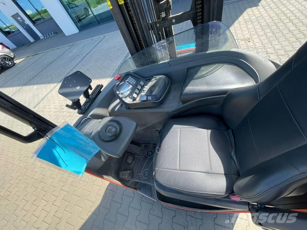 Toyota RRE140H Річ-трак із високим підйомом