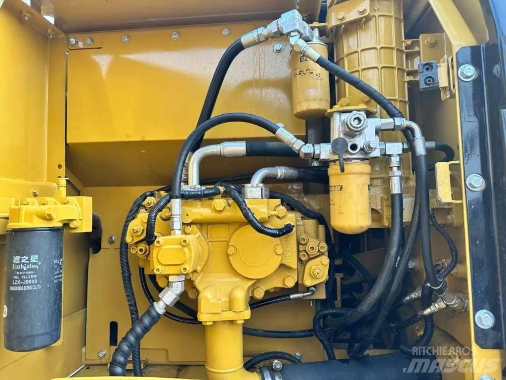 CAT 320 D Гусеничні екскаватори