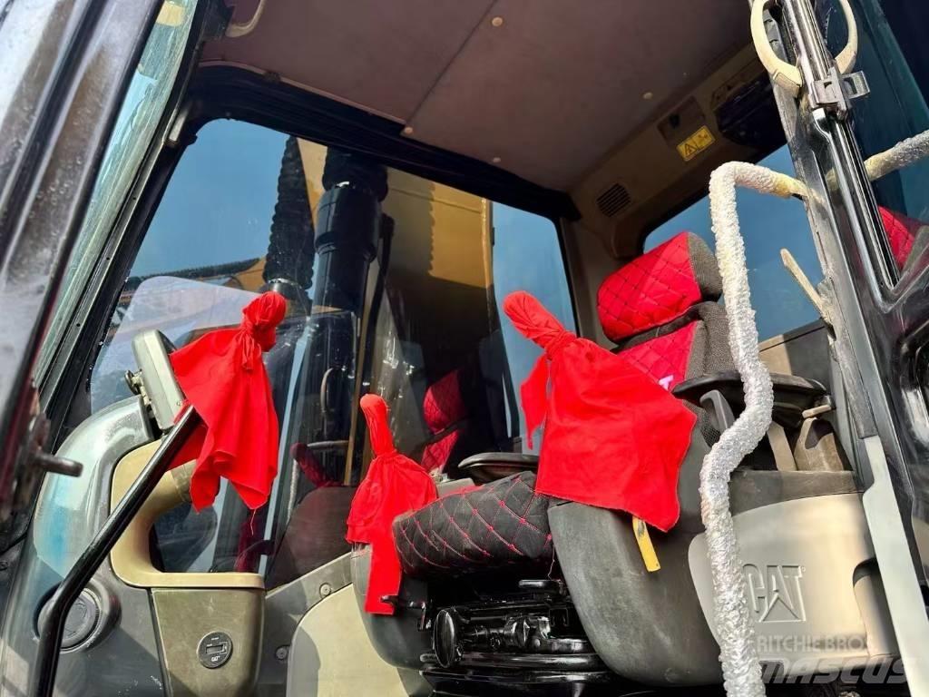 CAT 320 D Гусеничні екскаватори