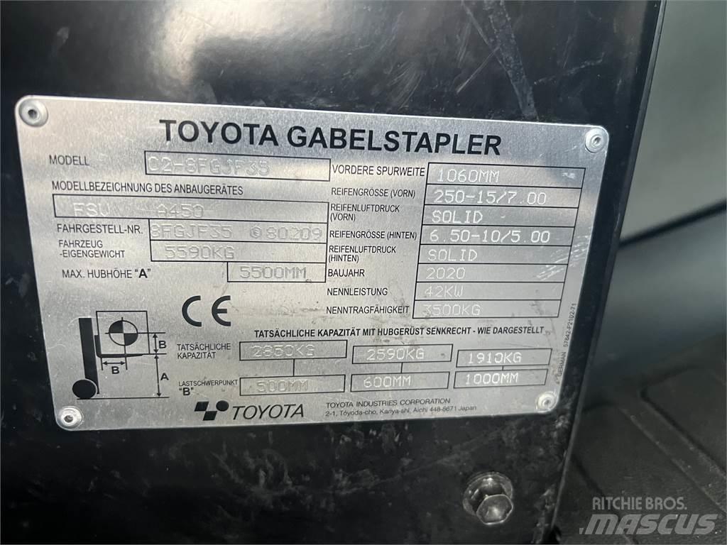 Toyota 8FGJF35 Газові навантажувачі
