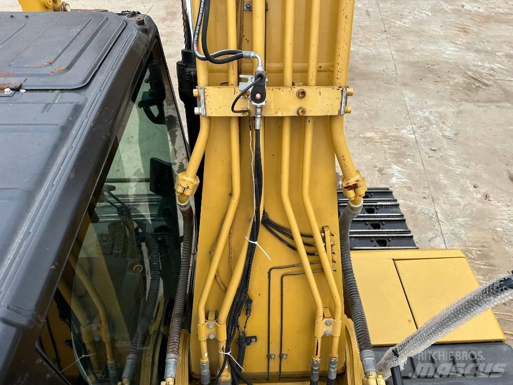 CAT 323GC Гусеничні екскаватори