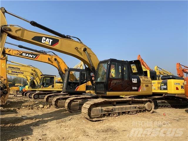 CAT 323D Гусеничні екскаватори