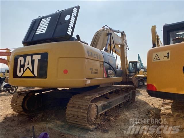 CAT 323D Гусеничні екскаватори