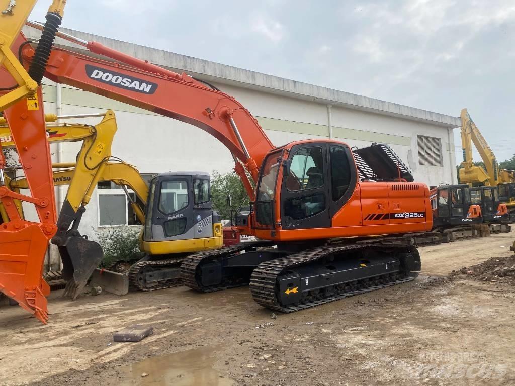Doosan DX225LC Гусеничні екскаватори